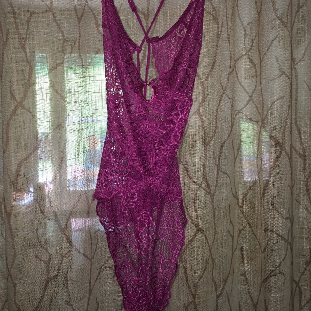ONE PIECE: Lacey/ body suit